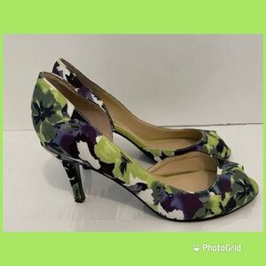 Marc Fisher, multi-color, floral, canvas, peep toe heels, w/cushion insole. Sz 8